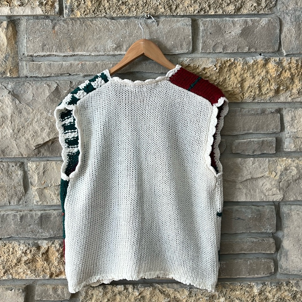 Vintage Cottagecore Hand Knit Scalloped Sweater Vest Size Large - Picture 2 of 16